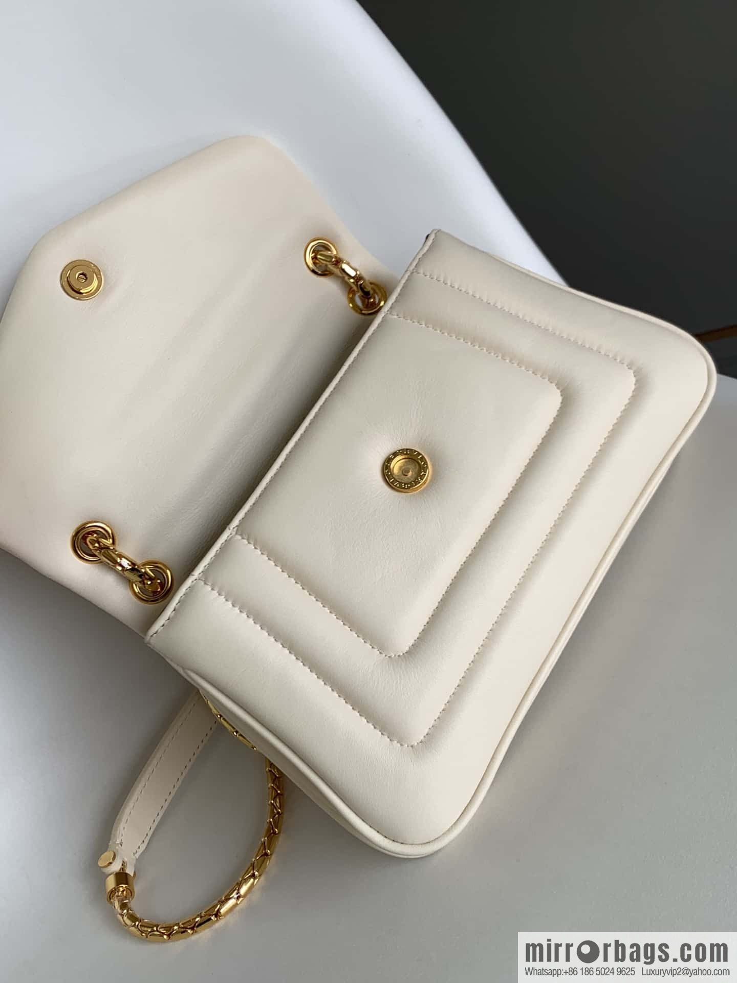 BVLGARI Bulgari SERPENTI REVERSE Small Shoulder Bag 292123 White 22CM