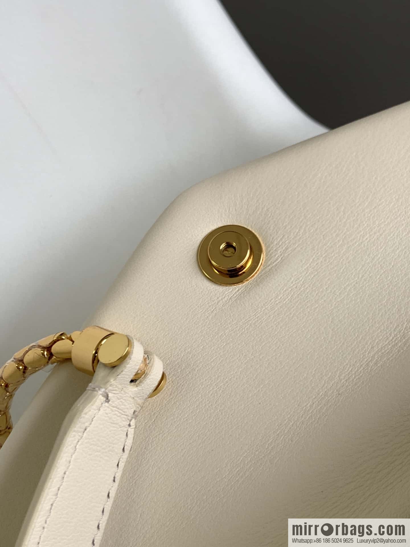 BVLGARI Bulgari SERPENTI REVERSE Small Shoulder Bag 292123 White 22CM