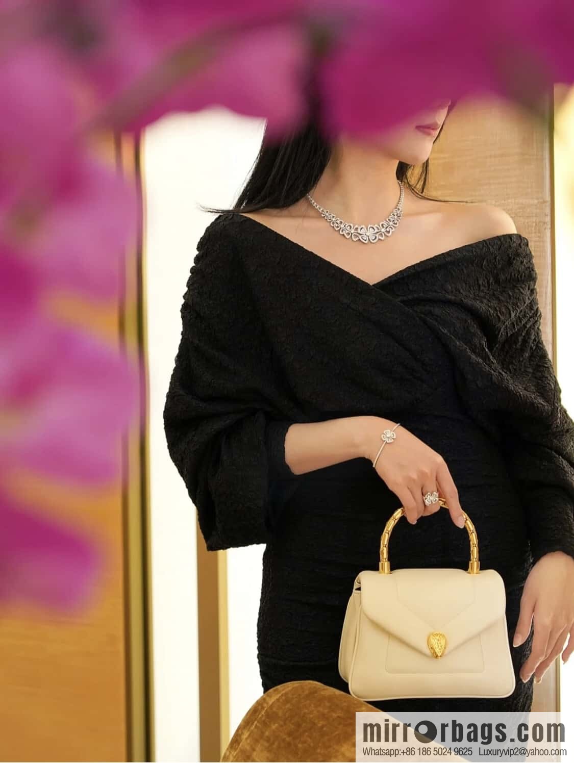 BVLGARI Bulgari SERPENTI REVERSE Small tote bag 292128 White 20CM