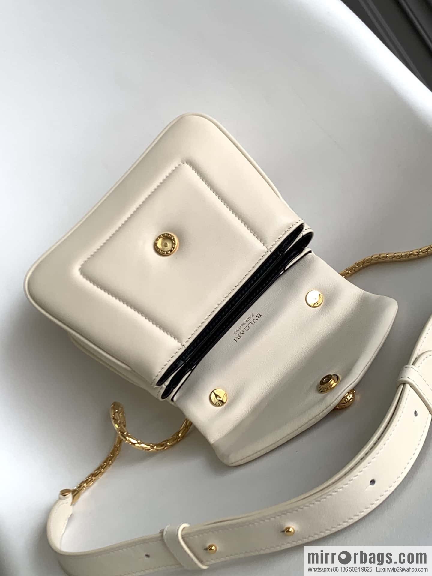 BVLGARI Bulgari SERPENTI REVERSE Small tote bag 292128 White 20CM