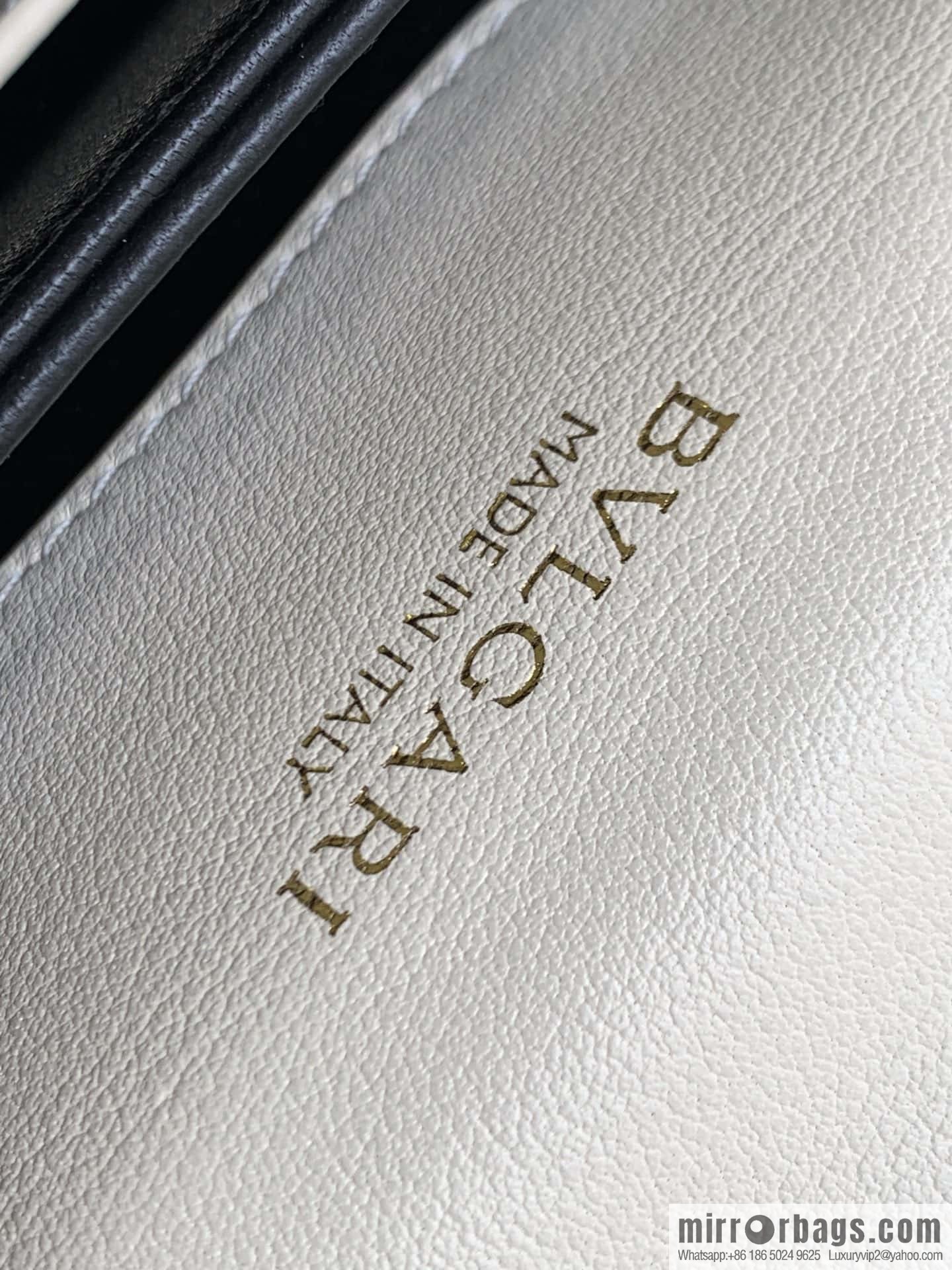 BVLGARI Bulgari SERPENTI REVERSE Small tote bag 292128 White 20CM