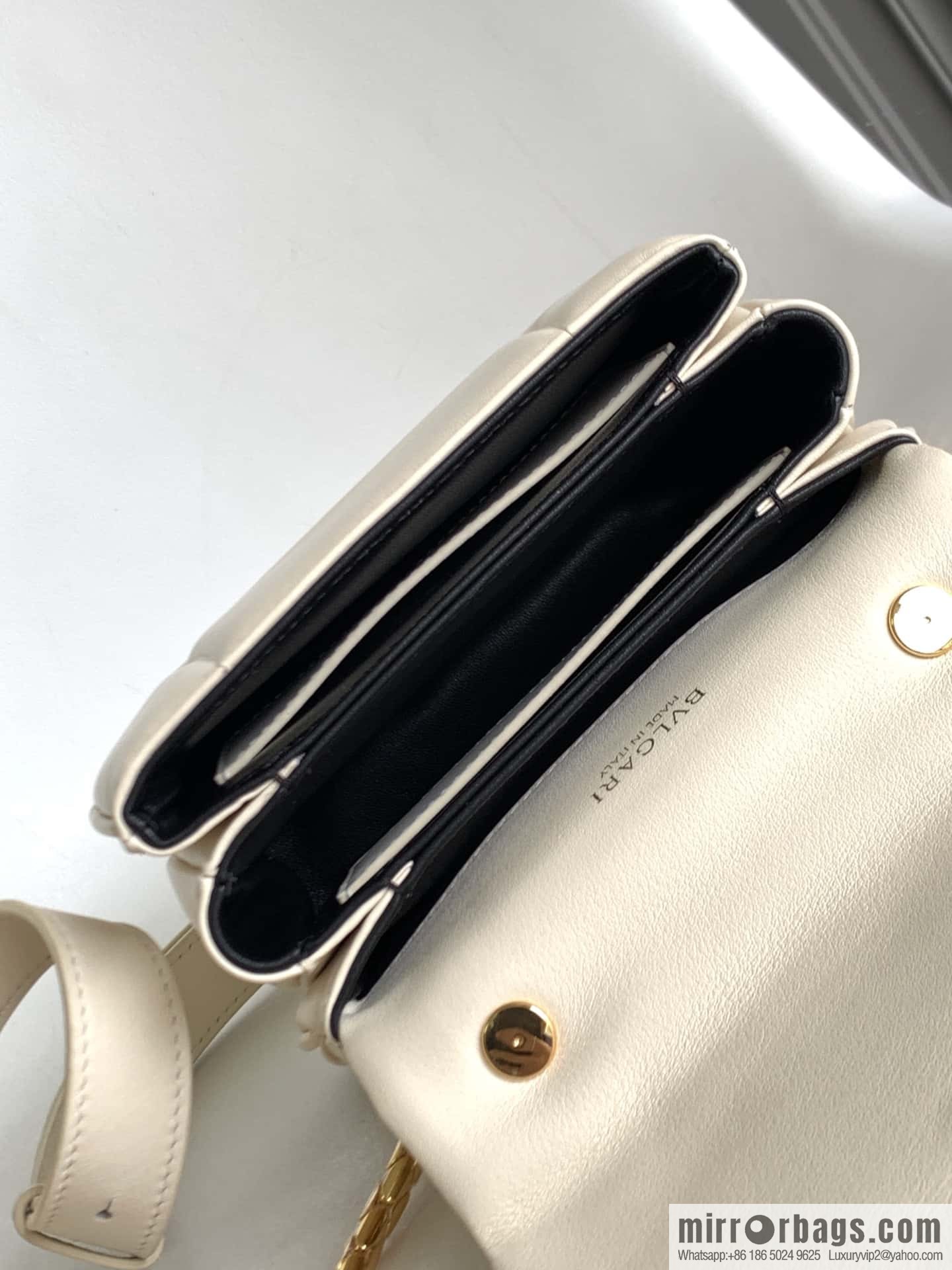 BVLGARI Bulgari SERPENTI REVERSE Small tote bag 292128 White 20CM