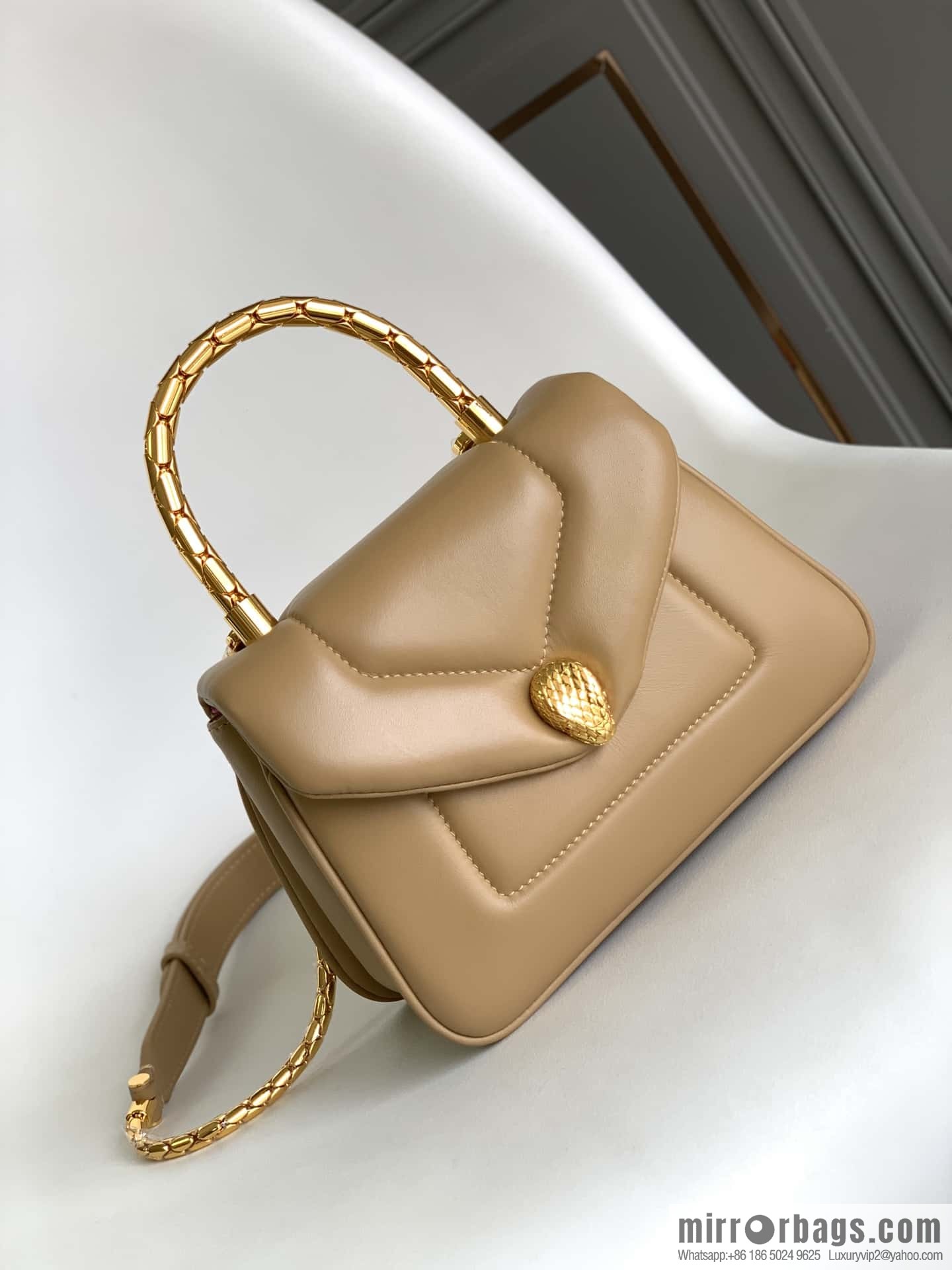 BVLGARI Bulgari SERPENTI REVERSE Small tote bag 292128 Milk tea color 20CM