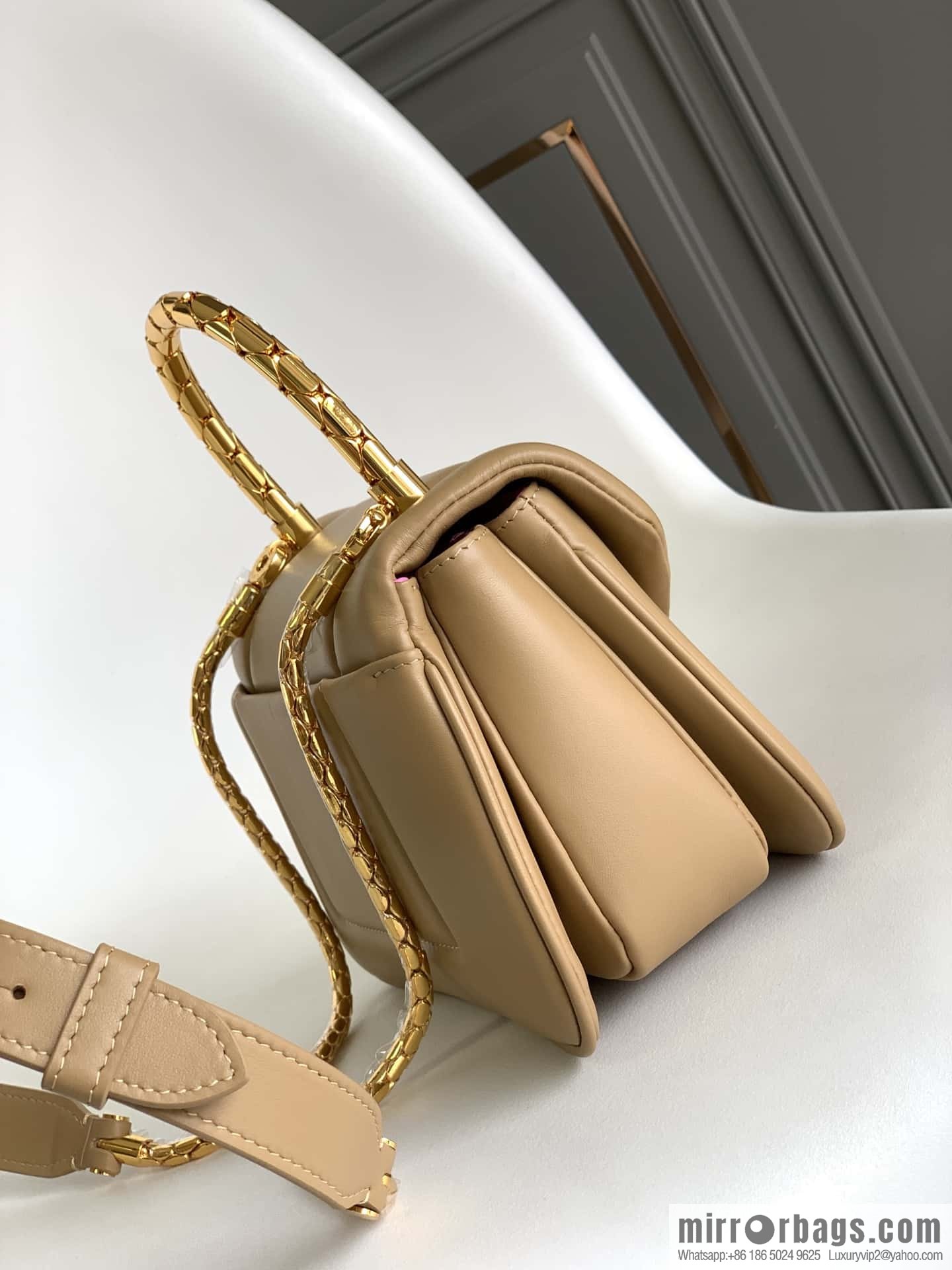 BVLGARI Bulgari SERPENTI REVERSE Small tote bag 292128 Milk tea color 20CM