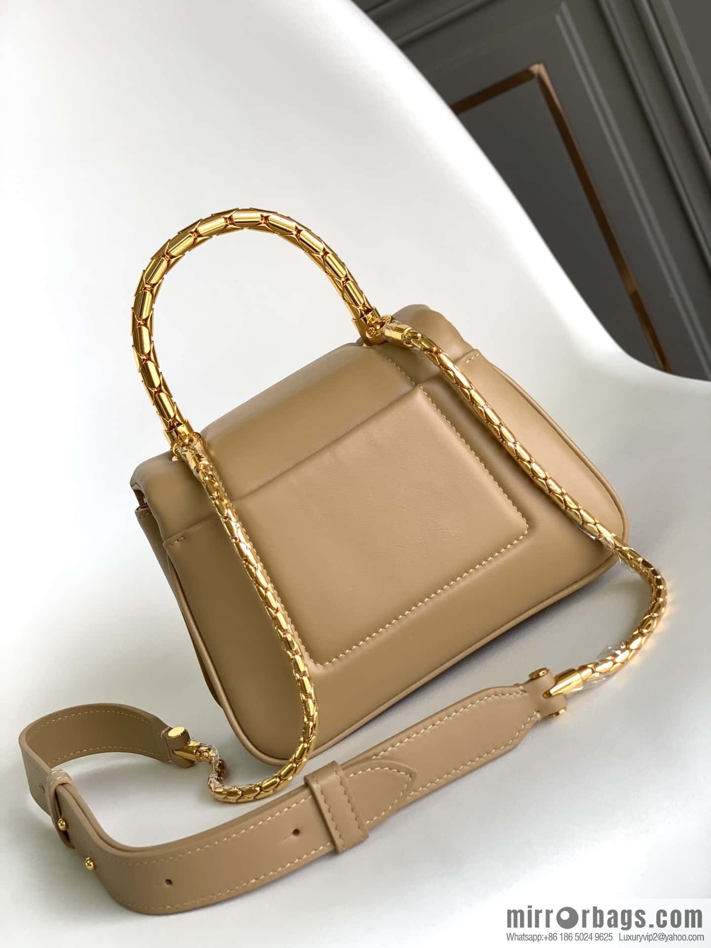 BVLGARI Bulgari SERPENTI REVERSE Small tote bag 292128 Milk tea color 20CM