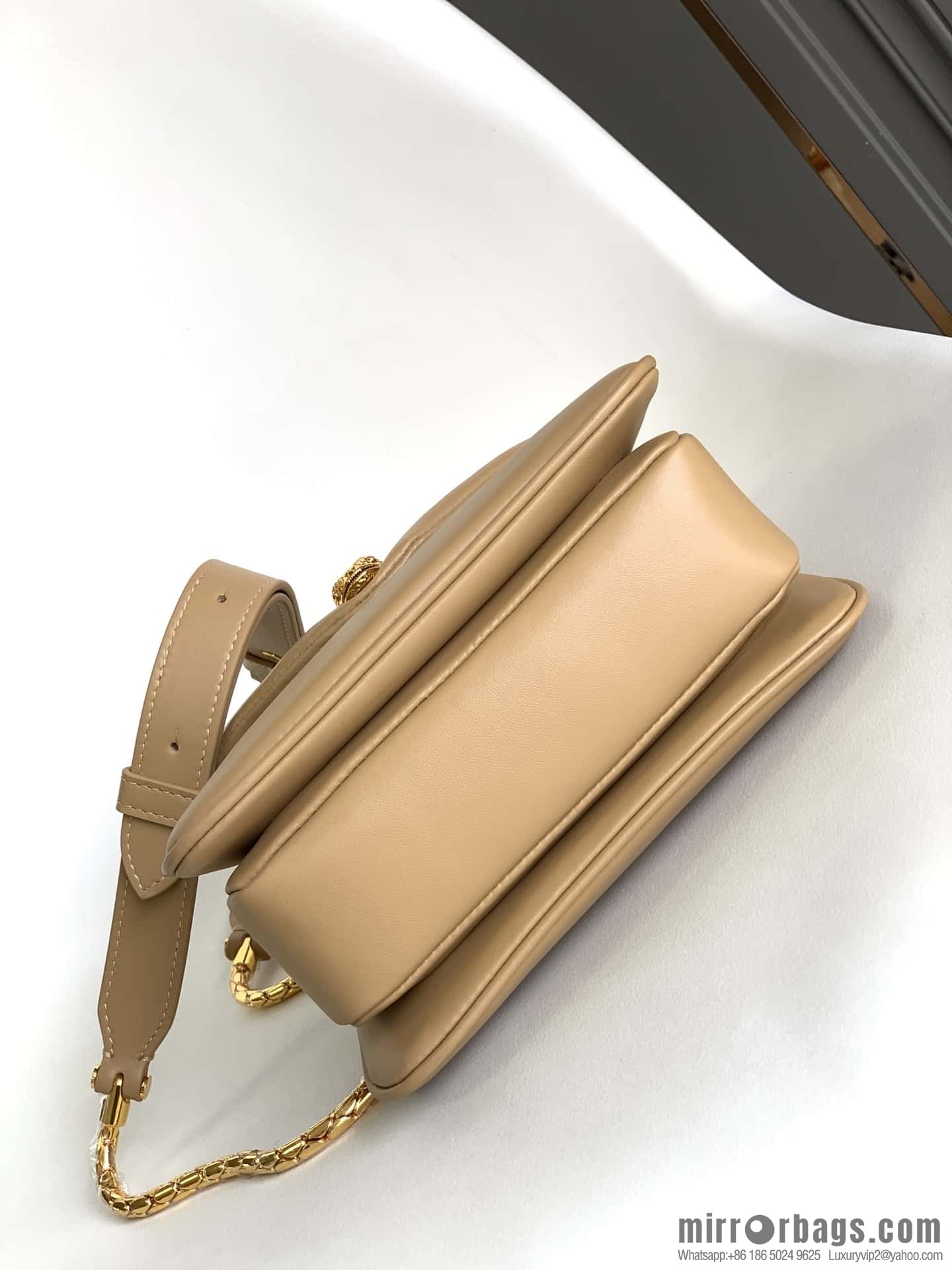 BVLGARI Bulgari SERPENTI REVERSE Small tote bag 292128 Milk tea color 20CM