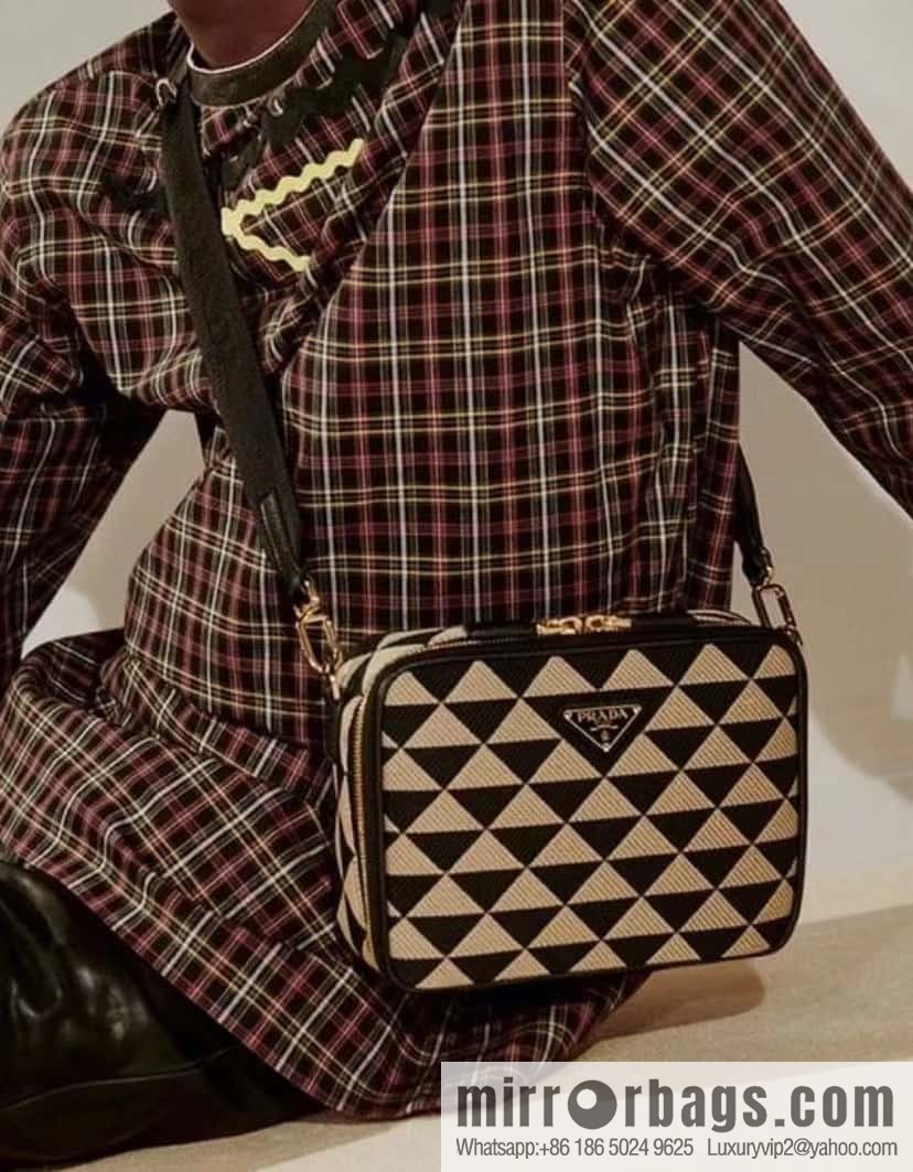 PRADA embroidery fabric messenger bag 🎉 2VH069