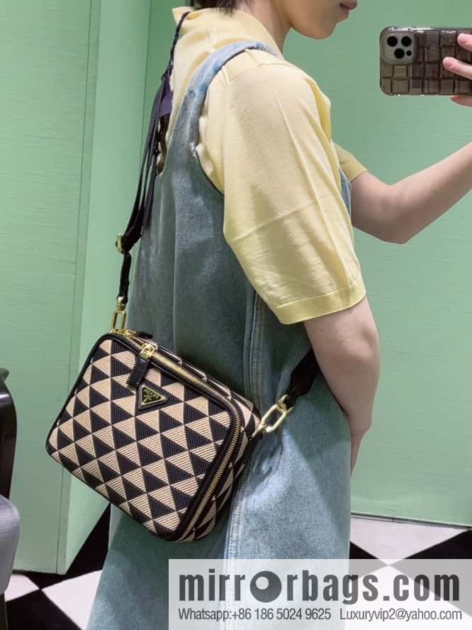 PRADA embroidery fabric messenger bag 🎉 2VH069