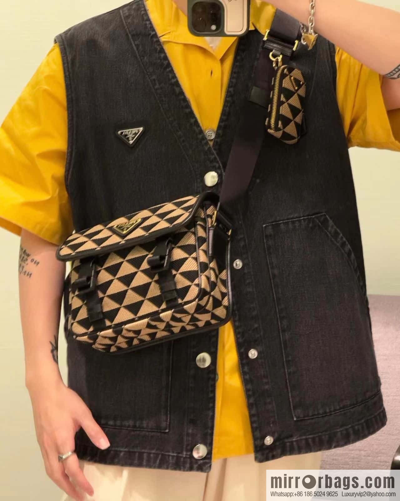 PRADA embroidery fabric messenger bag 🎉 2VD034