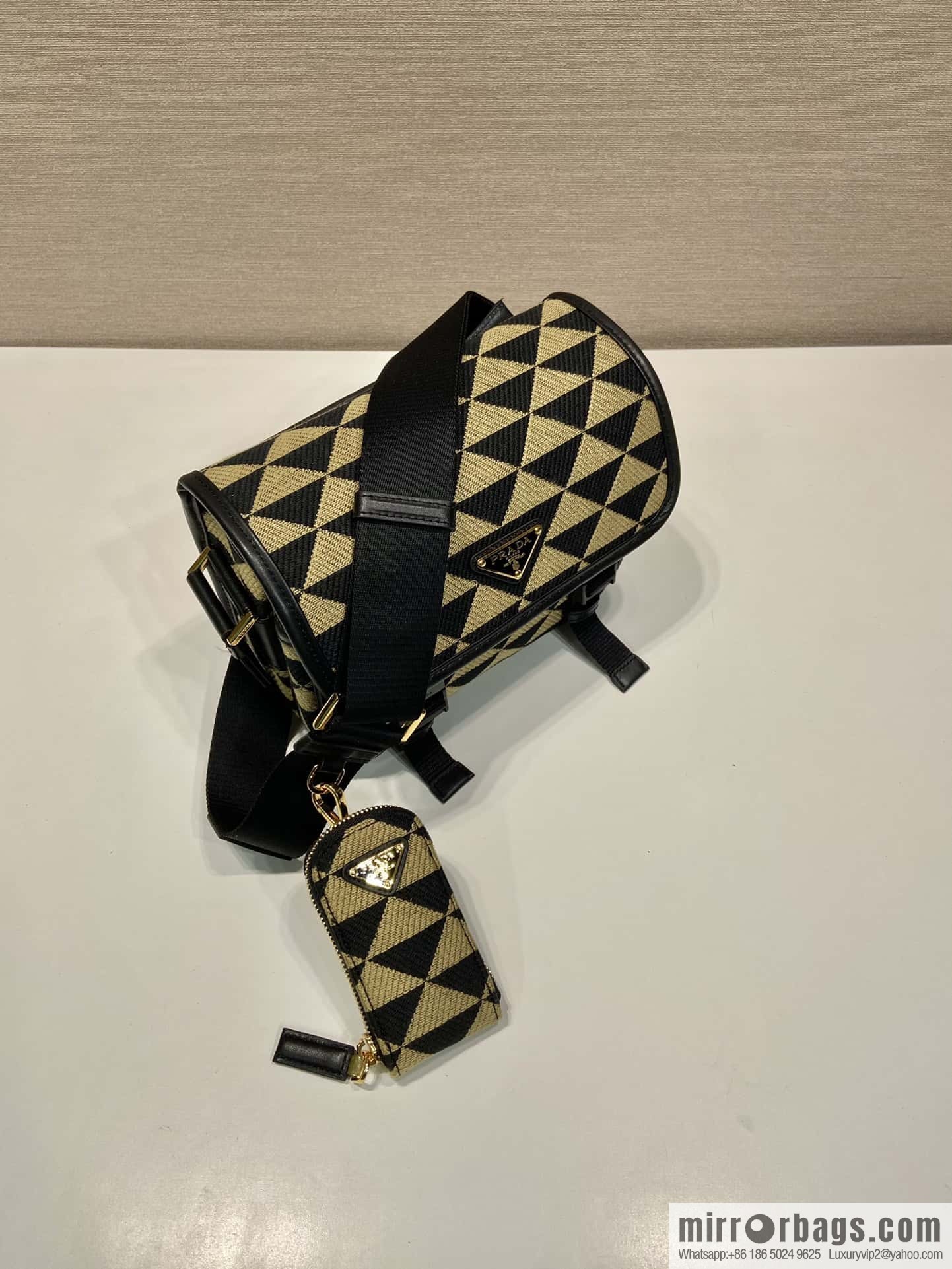 PRADA embroidery fabric messenger bag 🎉 2VD034