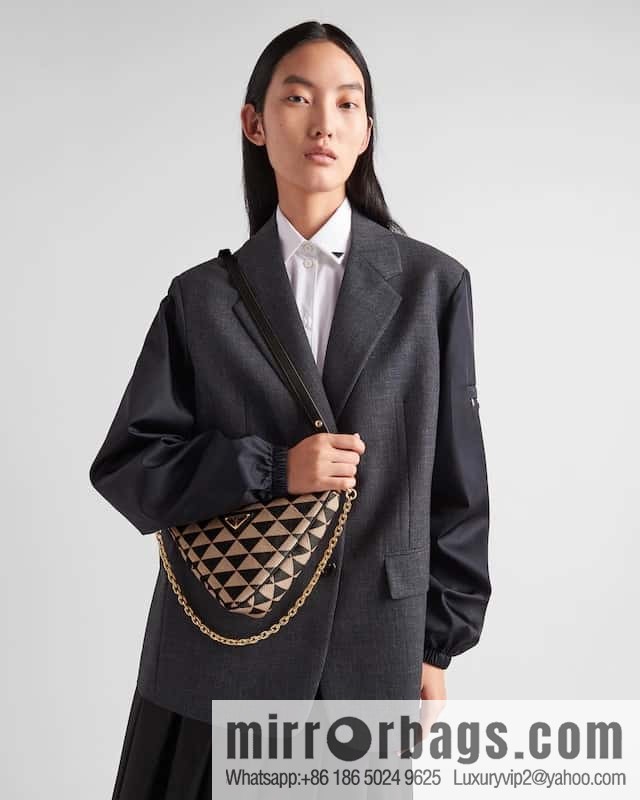 PRADA embroidery triangle bag 🎉 1BC543