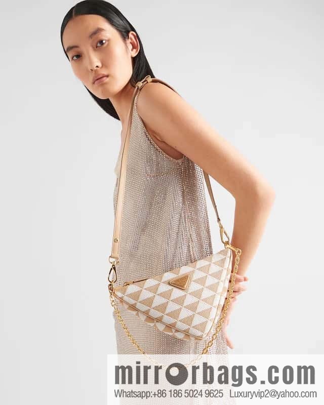 PRADA embroidery triangle bag 🎉 1BC543