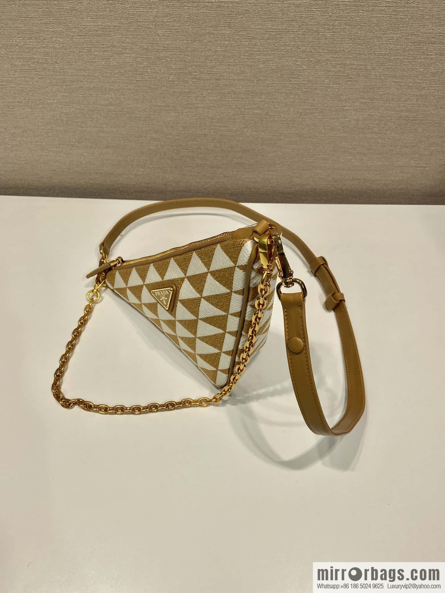 PRADA embroidery triangle bag 🎉 1BC543