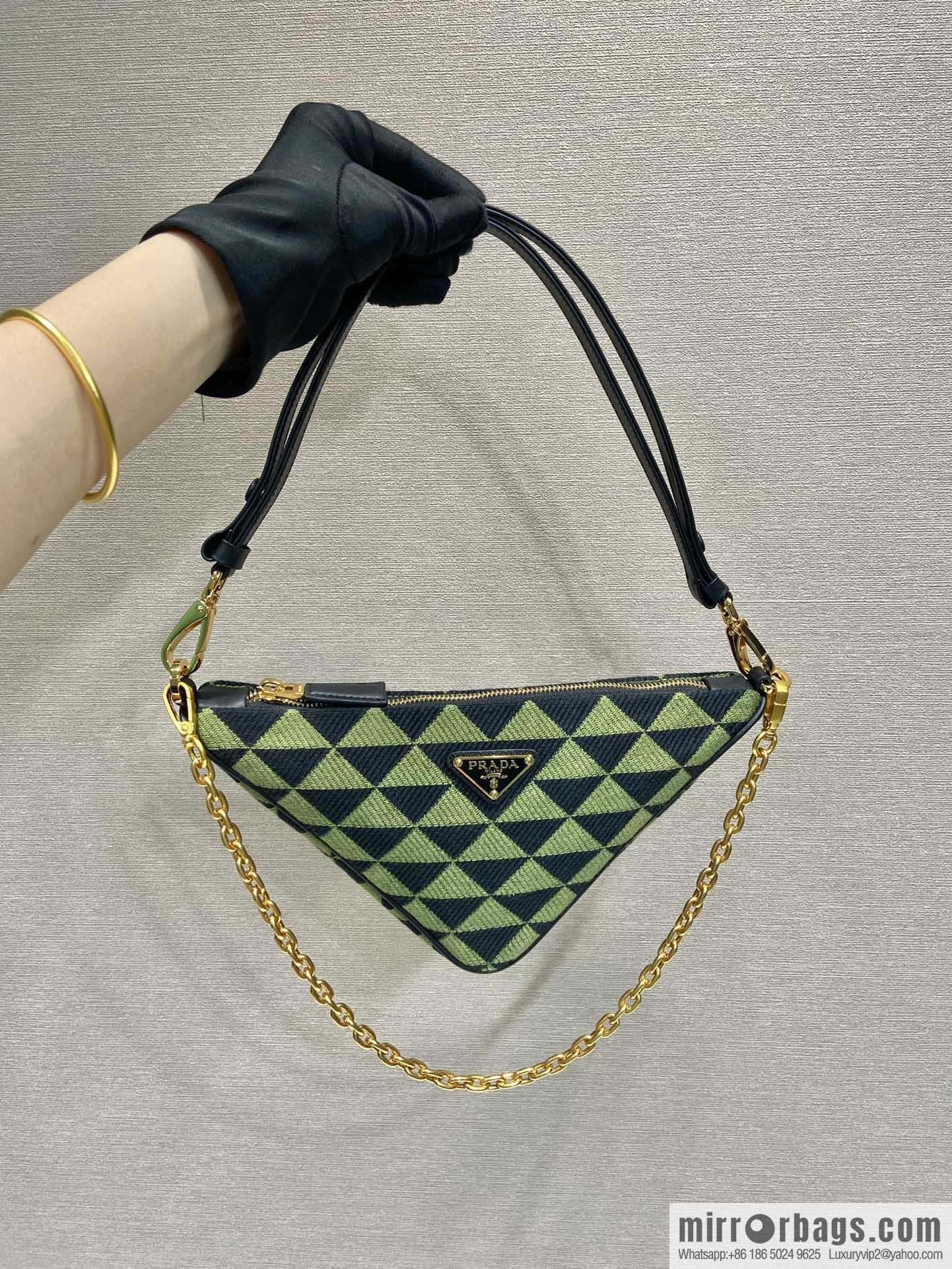 PRADA embroidery triangle bag 🎉 1BC543
