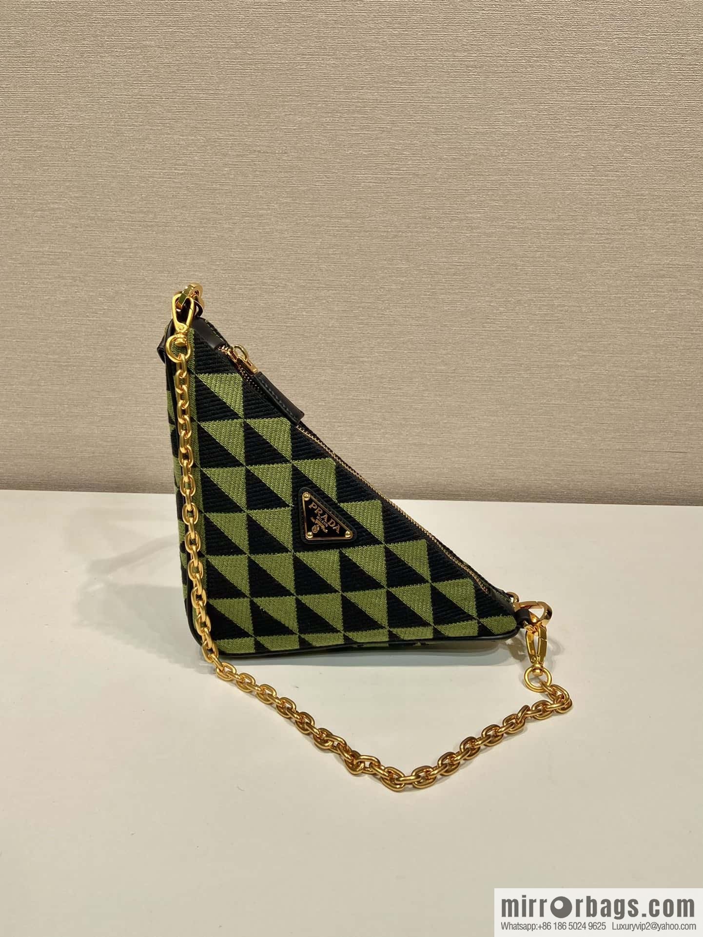 PRADA embroidery triangle bag 🎉 1BC543