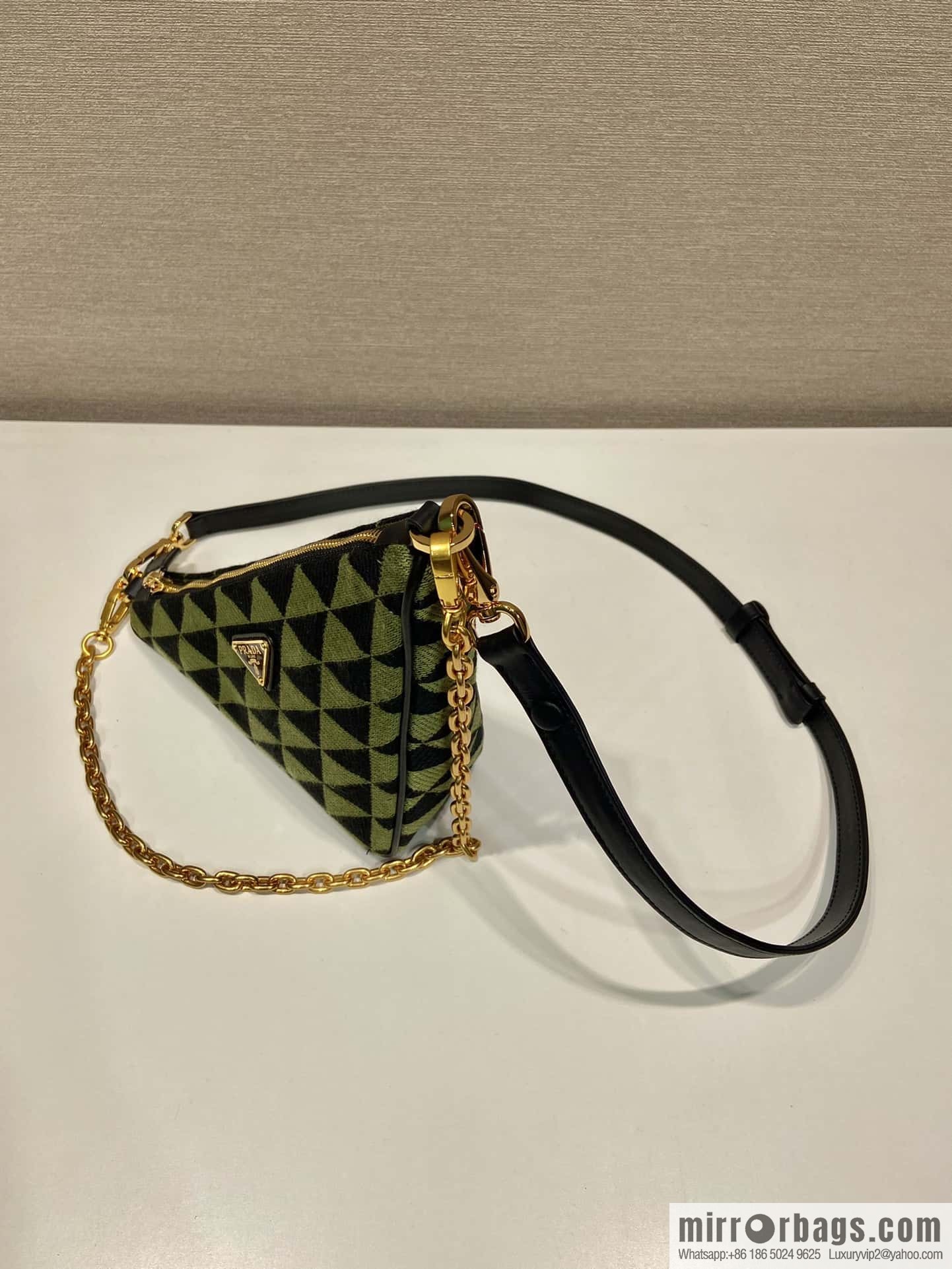 PRADA embroidery triangle bag 🎉 1BC543