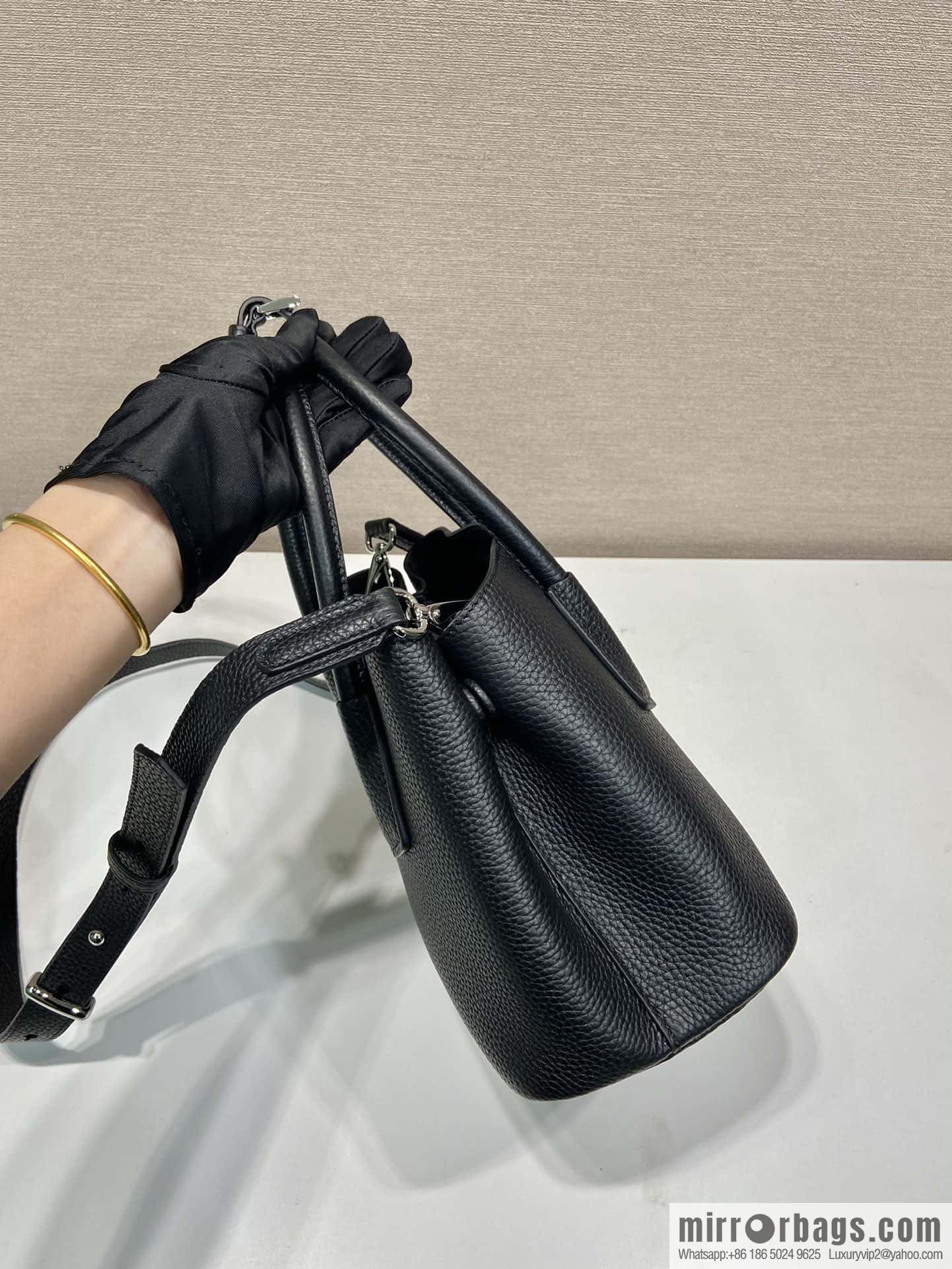PRADA new shopping bag 🎉 1BG443 suede black