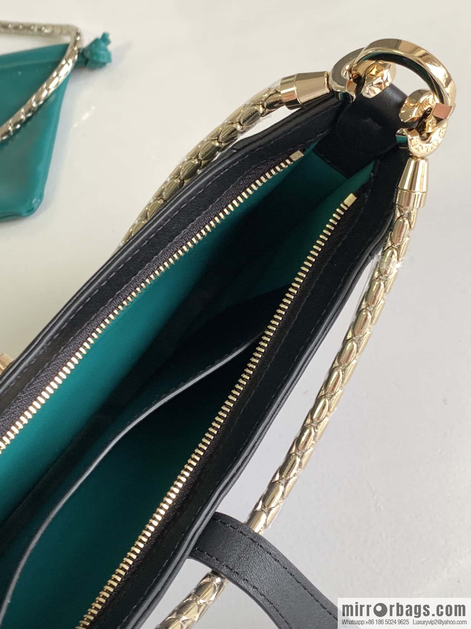 BVLGARI Bulgari SERPENTI BAIA series small shoulder bag 293208 black 27CM