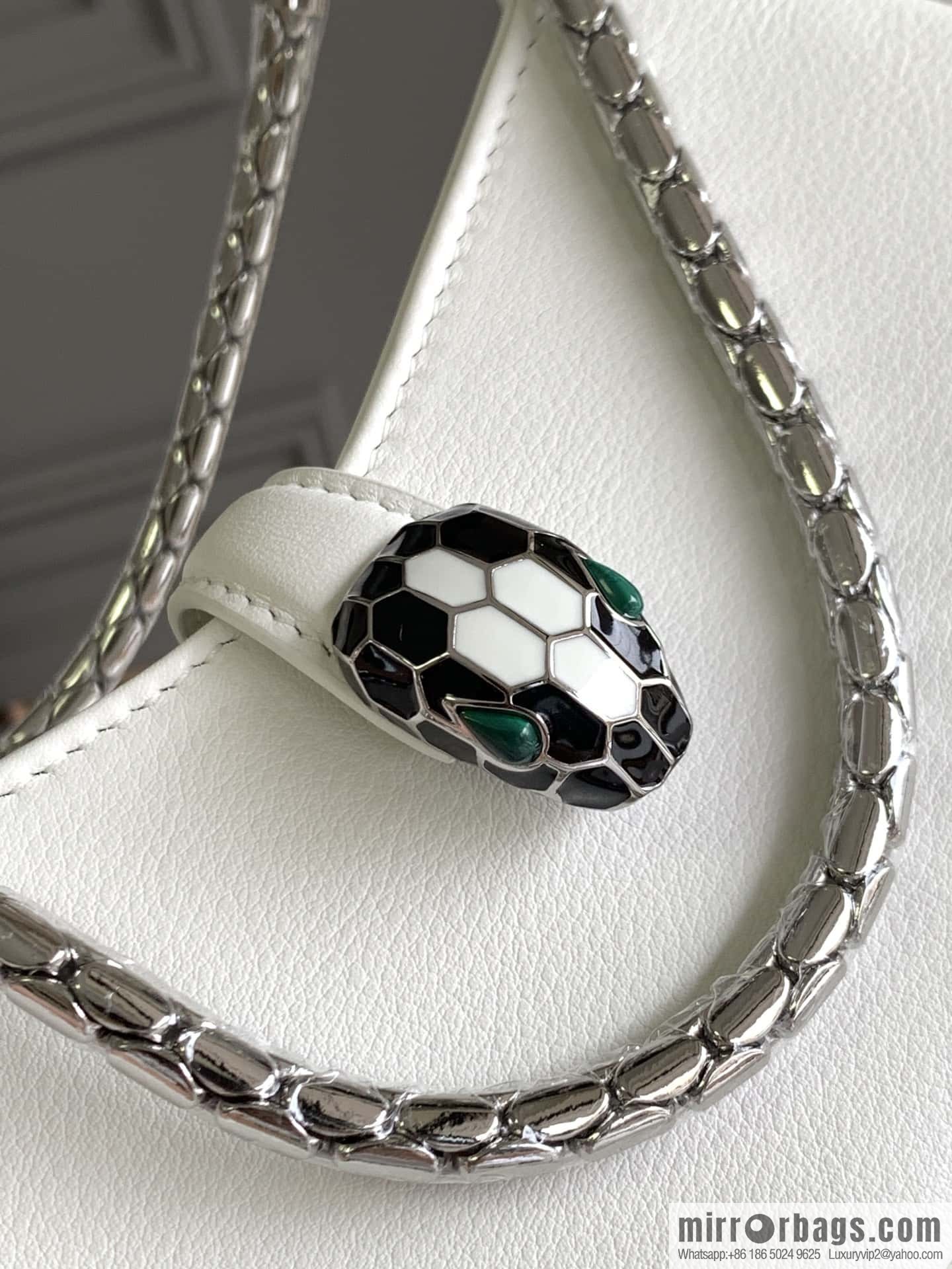BVLGARI Bulgari SERPENTI BAIA series small shoulder bag 293208 white 27CM