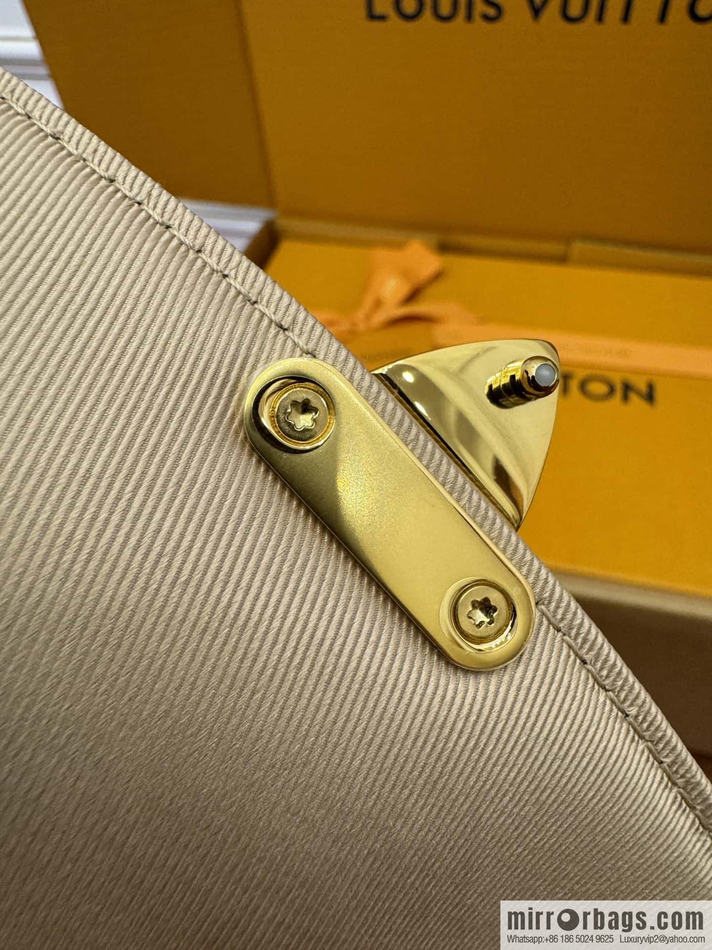 LV M82836 Wallet On Chain Métis