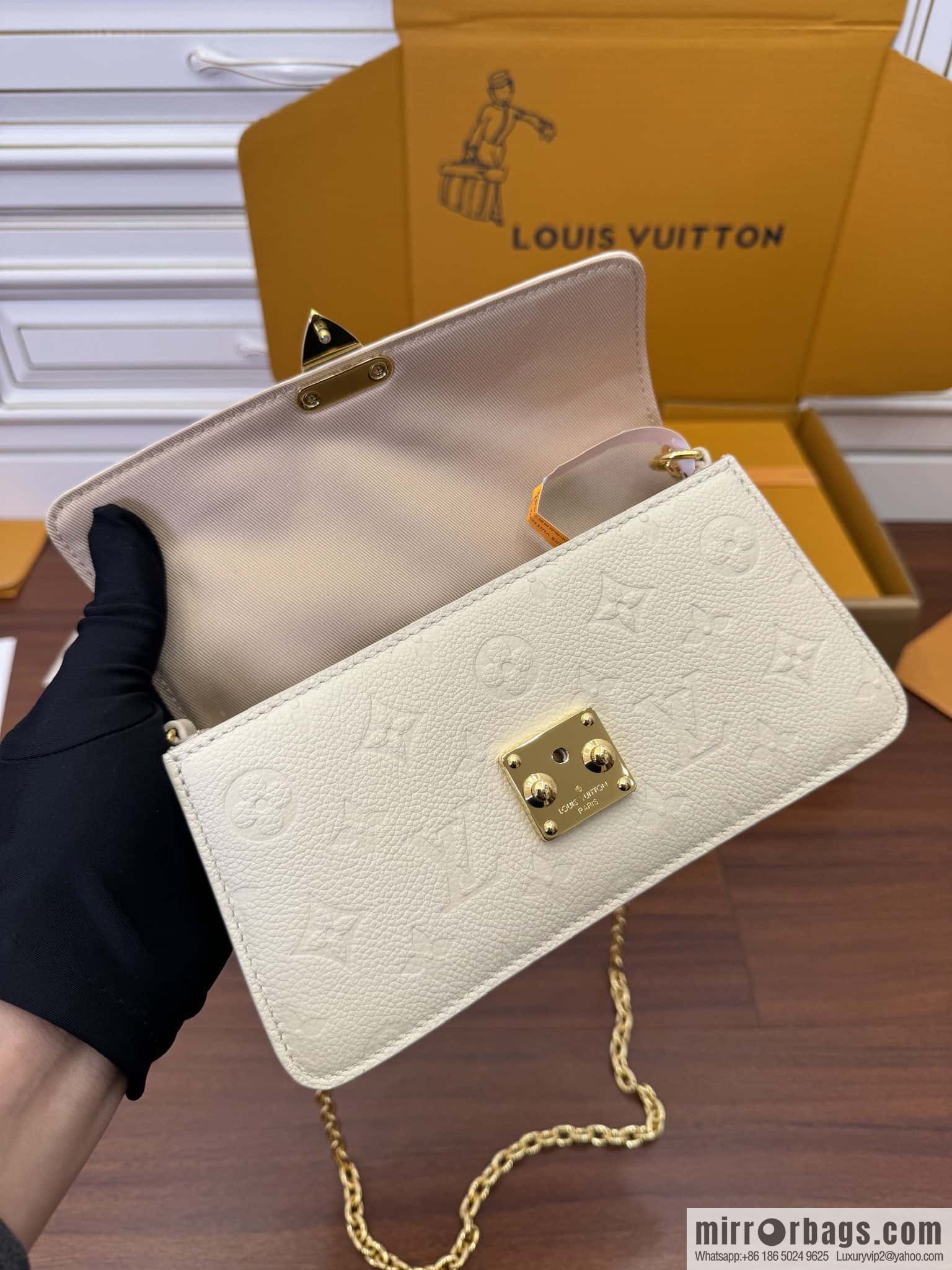 LV M82836 Wallet On Chain Métis