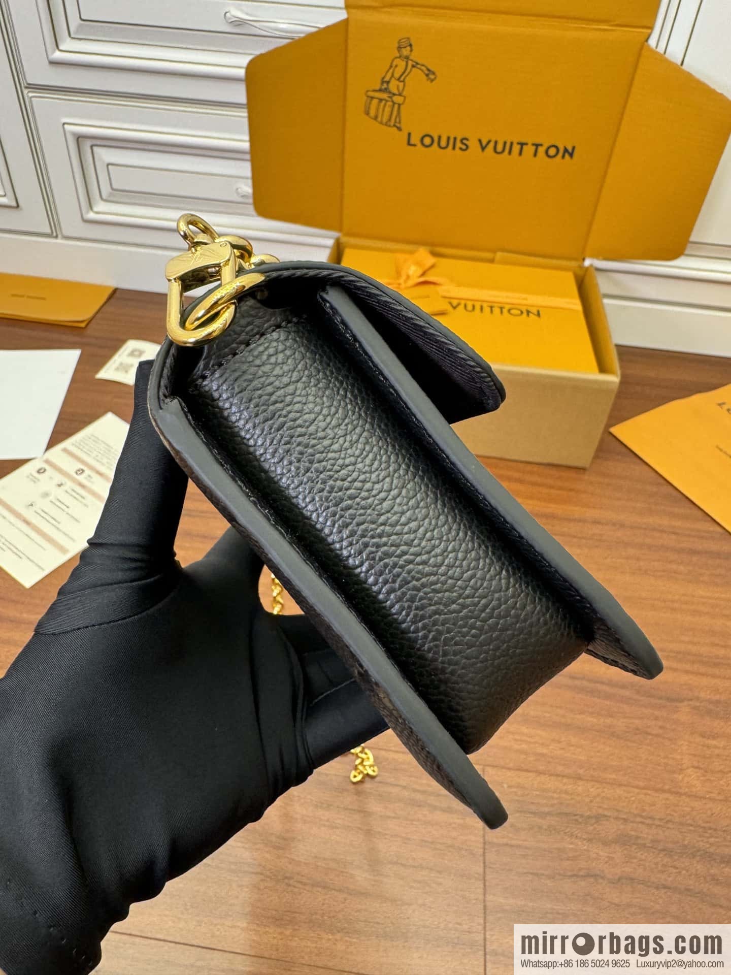 LV M82637 Wallet On Chain Métis