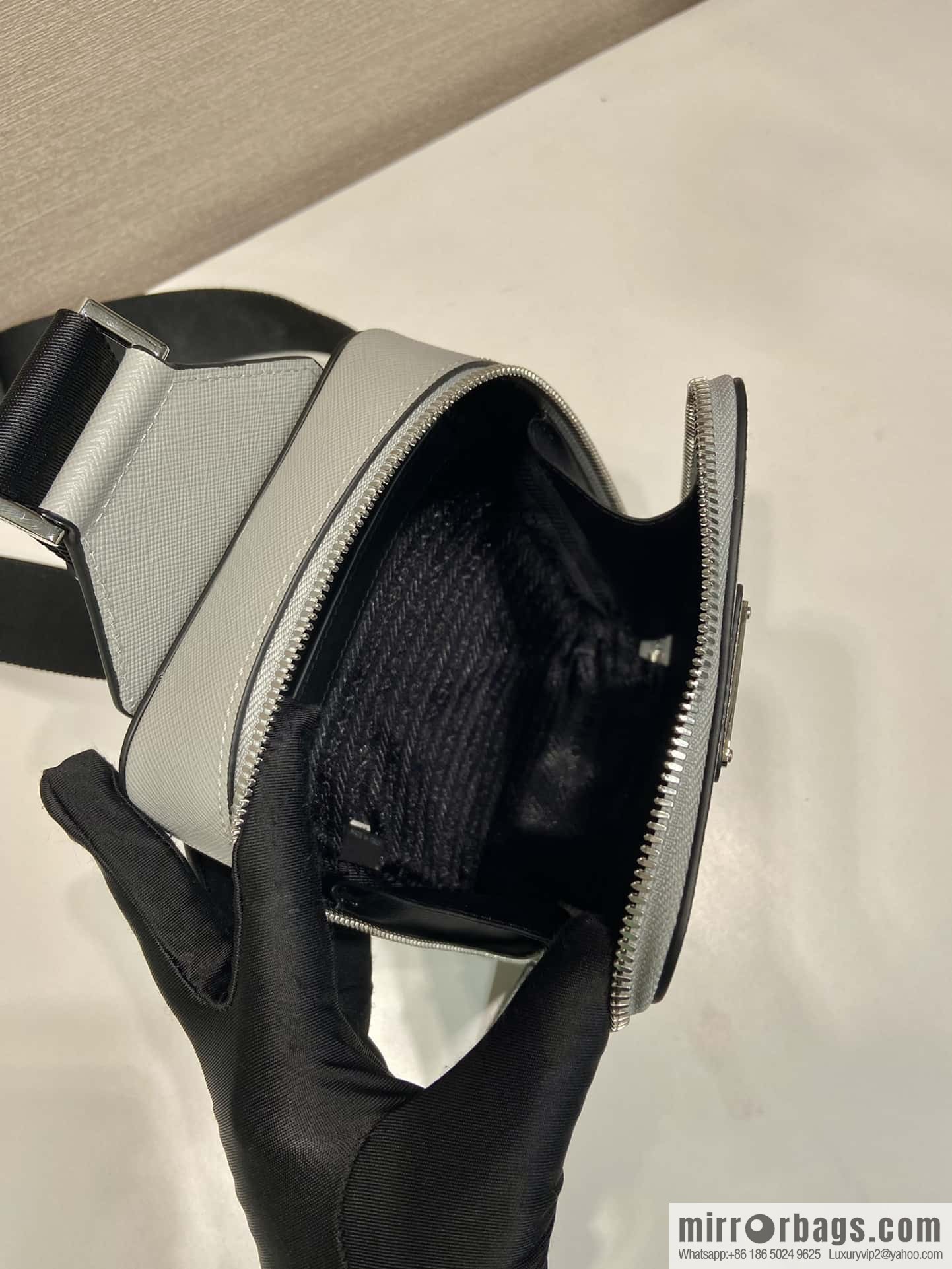 PRADA new breast bag 🎉 2VZ106 grey