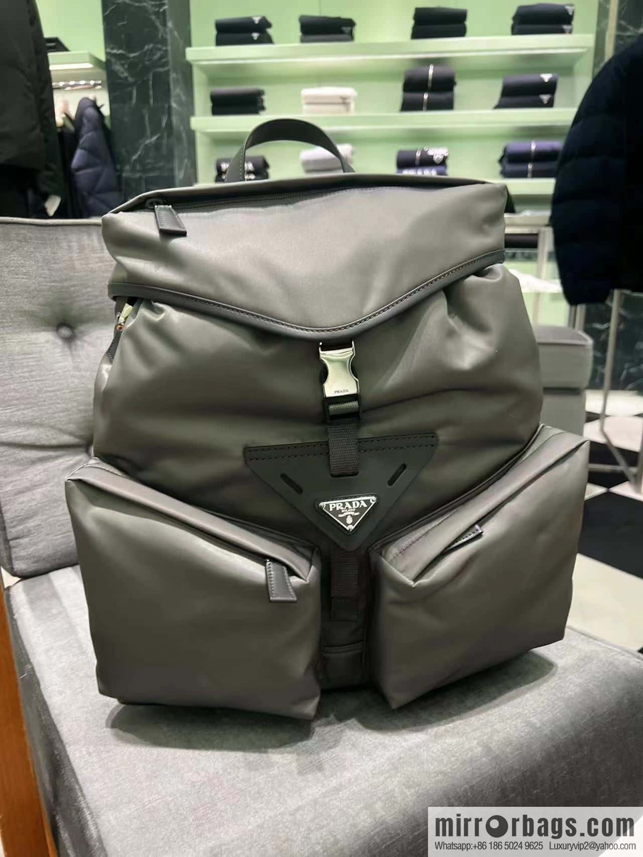PRADA new catwalk model 🎉 2VZ108 shoulder back/shoulder bag, gray