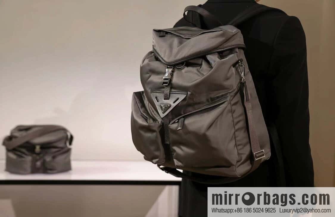 PRADA new catwalk model 🎉 2VZ108 shoulder back/shoulder bag, gray
