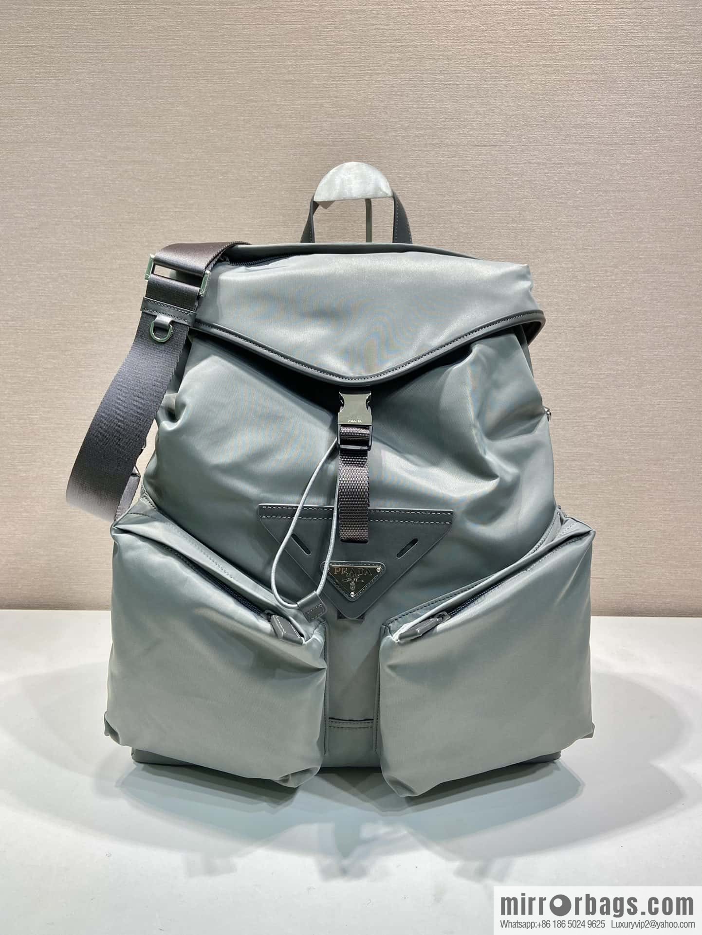 PRADA new catwalk model 🎉 2VZ108 shoulder back/shoulder bag, gray