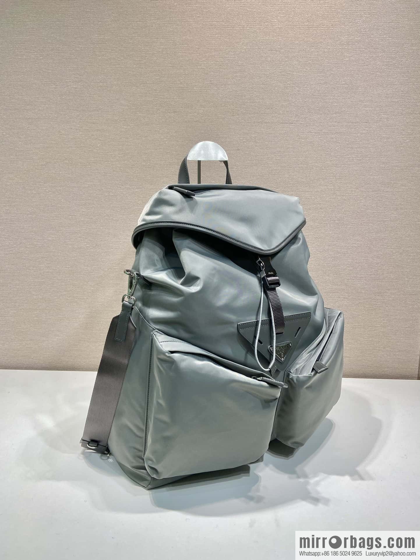 PRADA new catwalk model 🎉 2VZ108 shoulder back/shoulder bag, gray