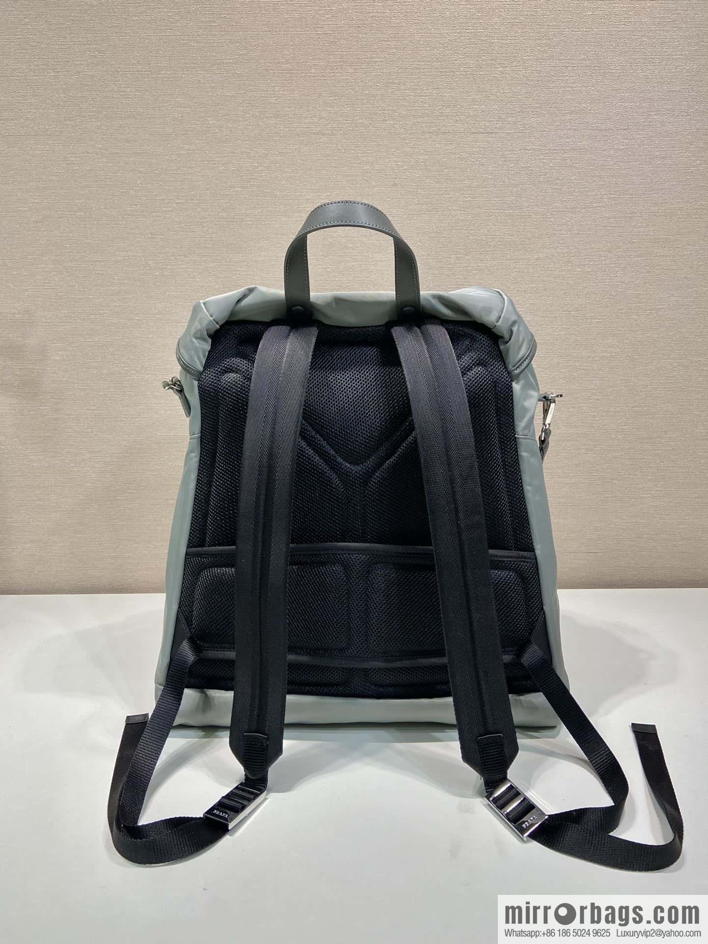 PRADA new catwalk model 🎉 2VZ108 shoulder back/shoulder bag, gray