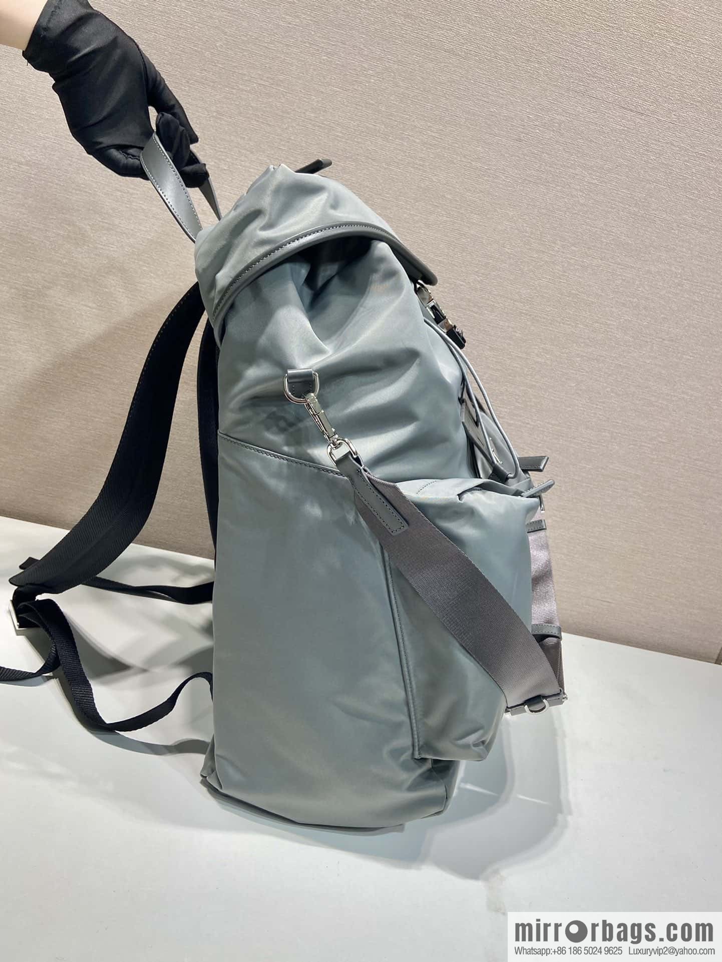 PRADA new catwalk model 🎉 2VZ108 shoulder back/shoulder bag, gray