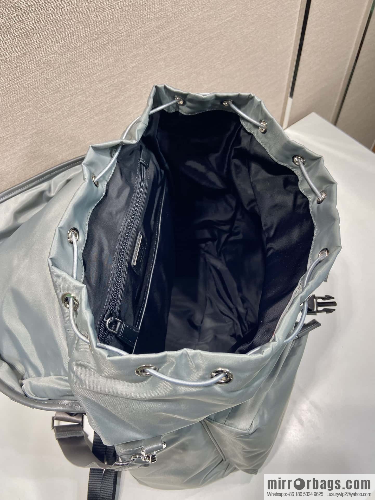 PRADA new catwalk model 🎉 2VZ108 shoulder back/shoulder bag, gray