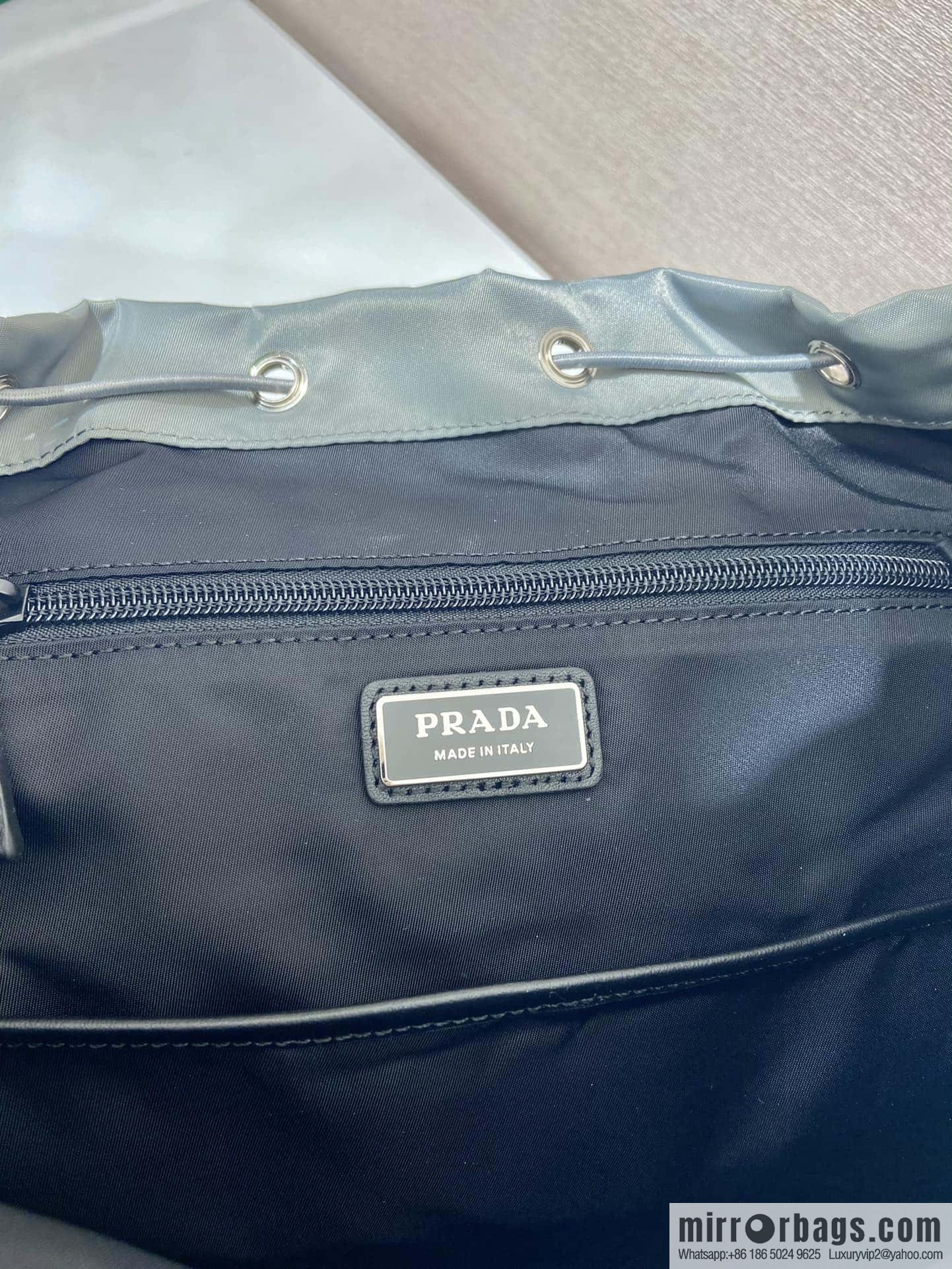 PRADA new catwalk model 🎉 2VZ108 shoulder back/shoulder bag, gray