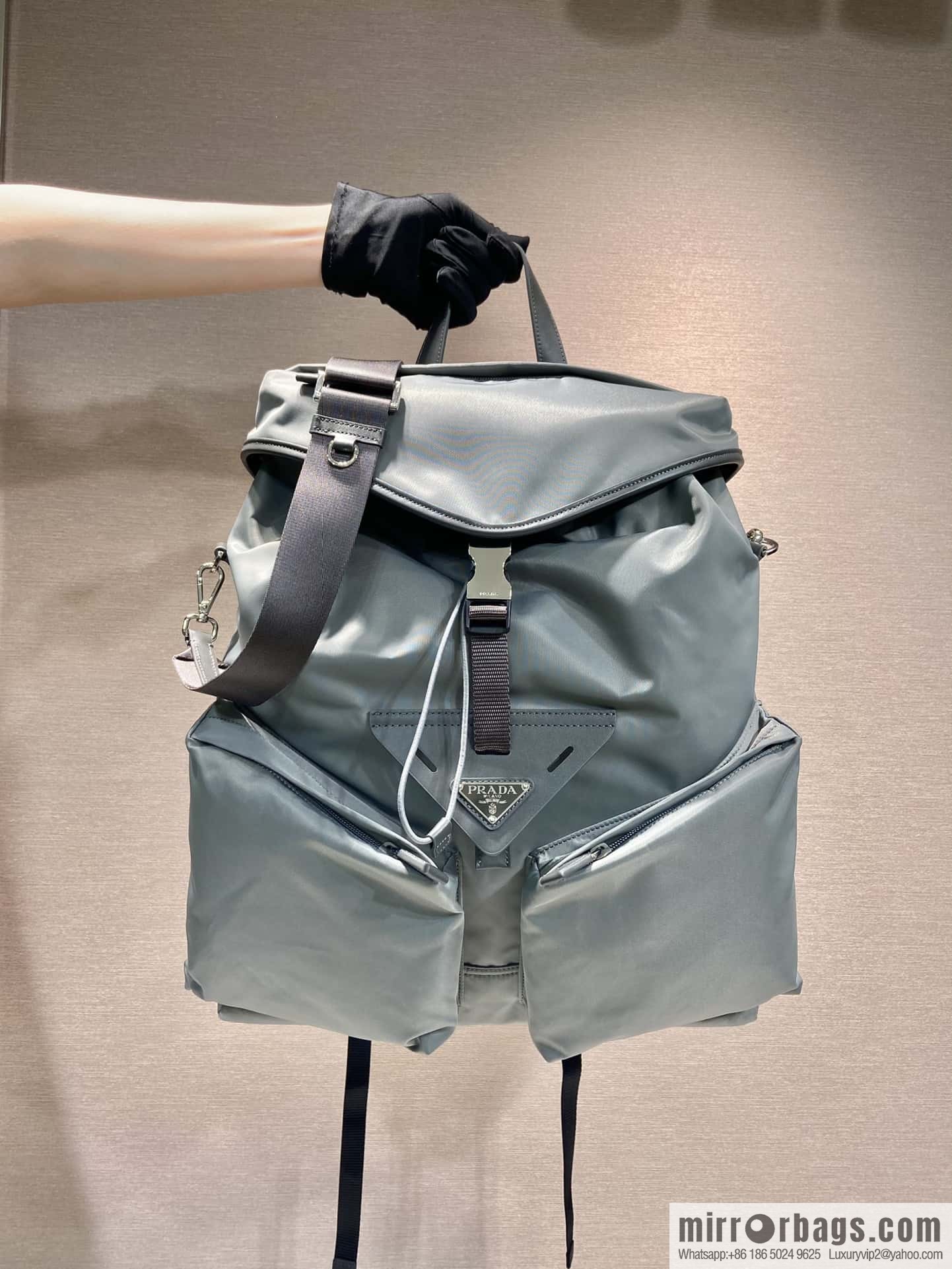 PRADA new catwalk model 🎉 2VZ108 shoulder back/shoulder bag, gray