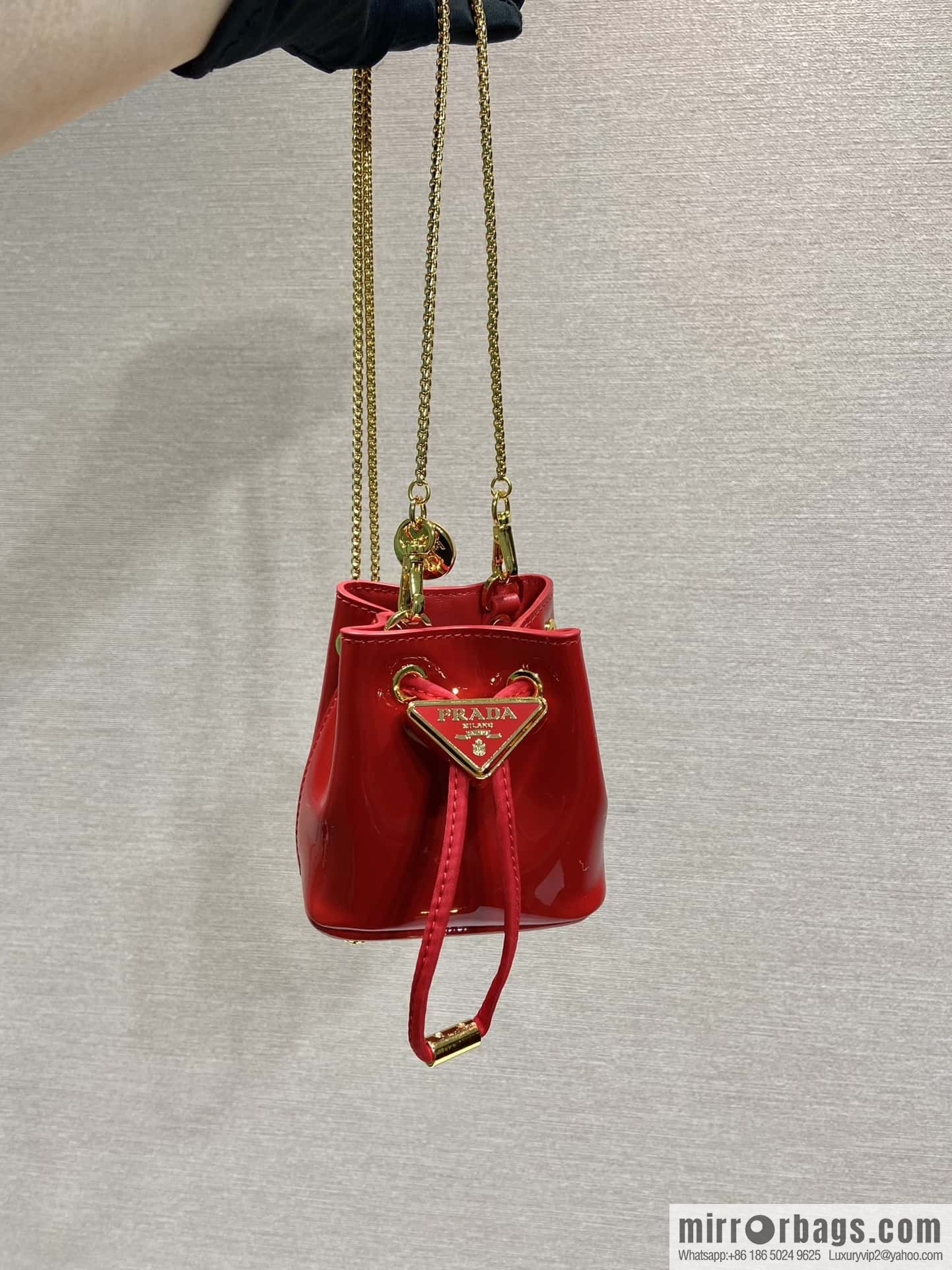 PRADA patent leather bucket 🎉 1NR016 red