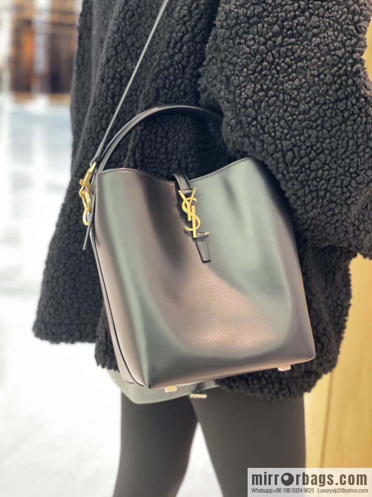 SAINT LAURENT YSL Glossy leather (fabric) large bucket bag 742828 black gold
