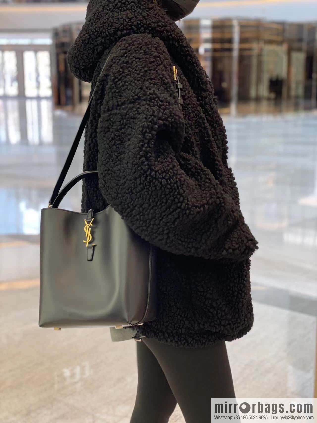 SAINT LAURENT YSL Glossy leather (fabric) large bucket bag 742828 black gold