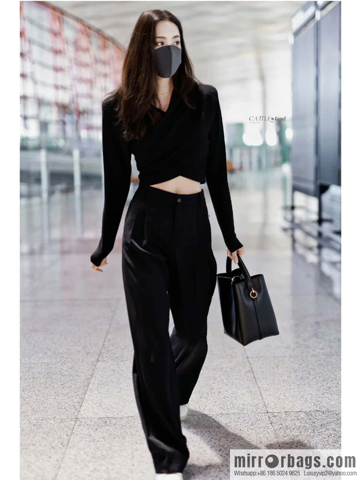 SAINT LAURENT YSL Glossy leather (fabric) large bucket bag 742828 black gold
