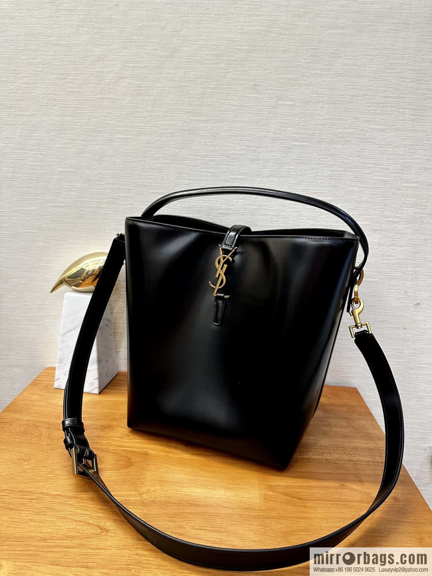 SAINT LAURENT YSL Glossy leather (fabric) large bucket bag 742828 black gold