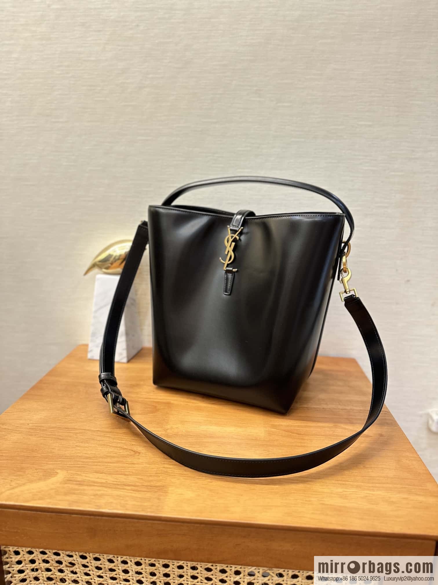 SAINT LAURENT YSL Glossy leather (fabric) large bucket bag 742828 black gold