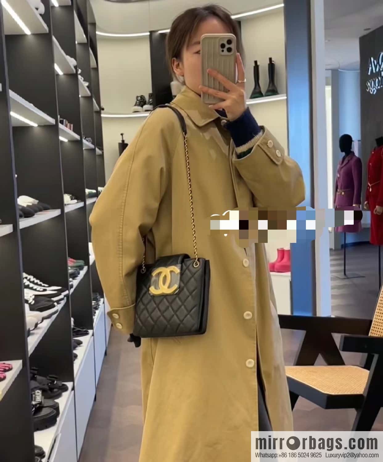 CHANEL Vintage large armpit bag AS4596