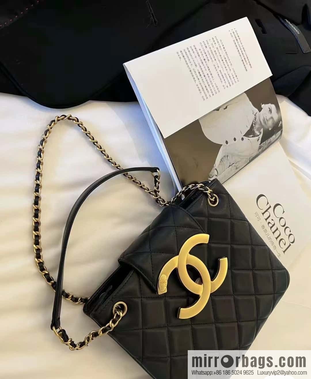 CHANEL Vintage large armpit bag AS4596