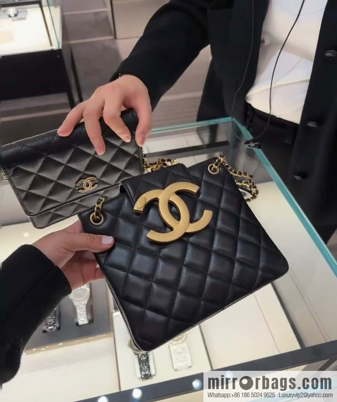 CHANEL Vintage large armpit bag AS4596