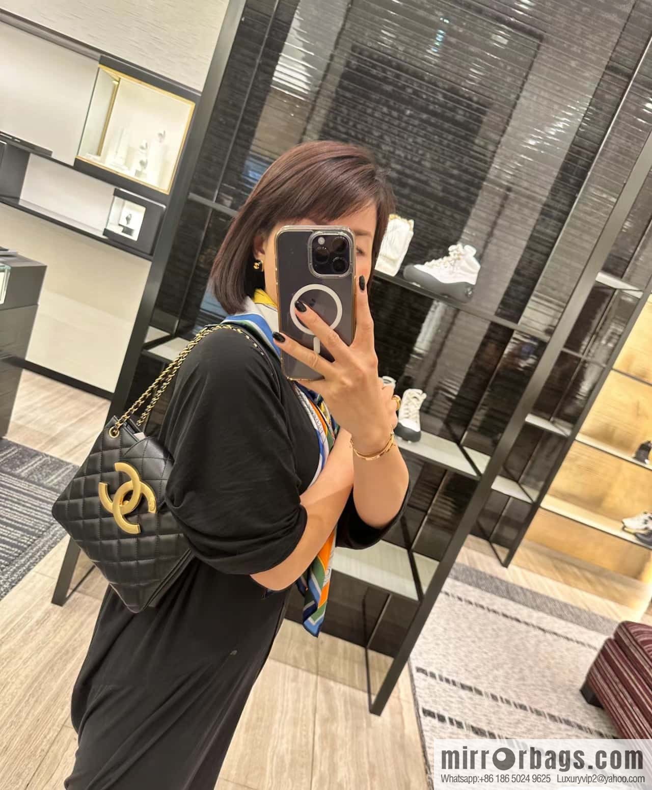 CHANEL Vintage large armpit bag AS4596