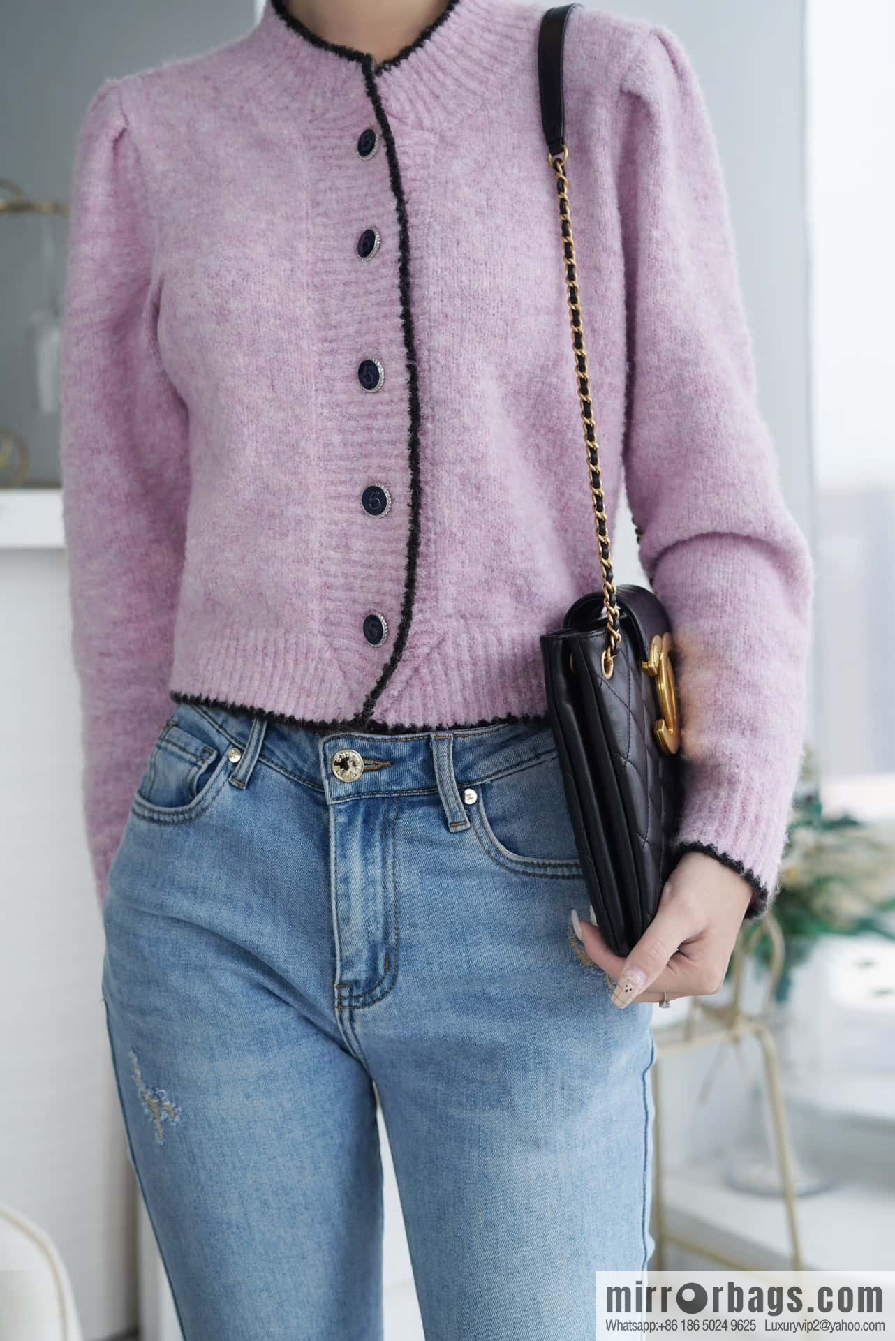 CHANEL Vintage large armpit bag AS4596