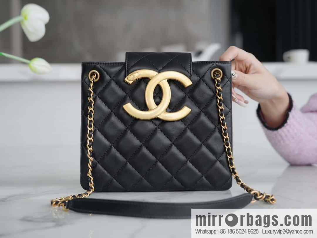 CHANEL Vintage large armpit bag AS4596