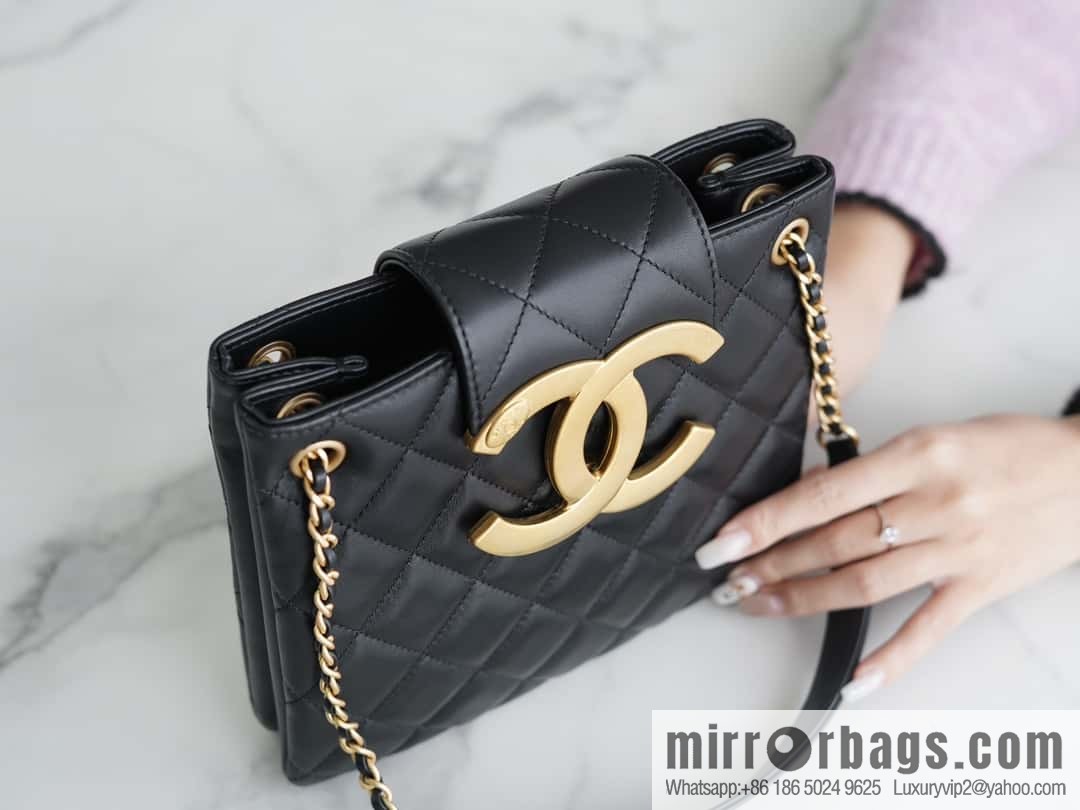 CHANEL Vintage large armpit bag AS4596
