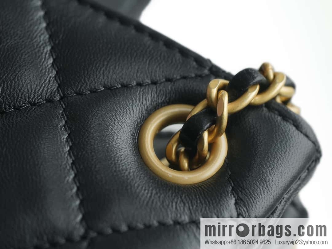 CHANEL Vintage large armpit bag AS4596